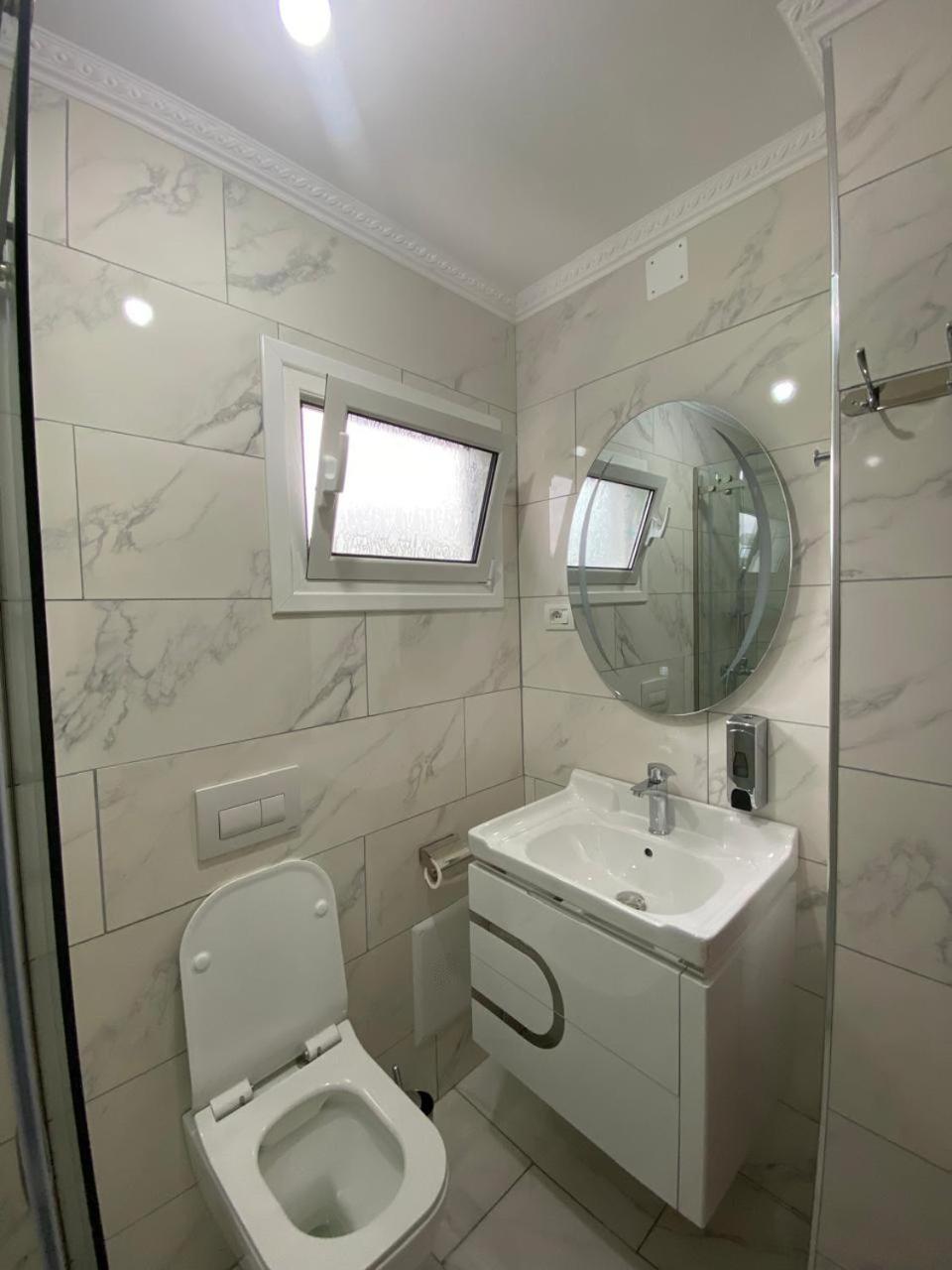 Rent Rooms Sakolli Berat Exterior foto