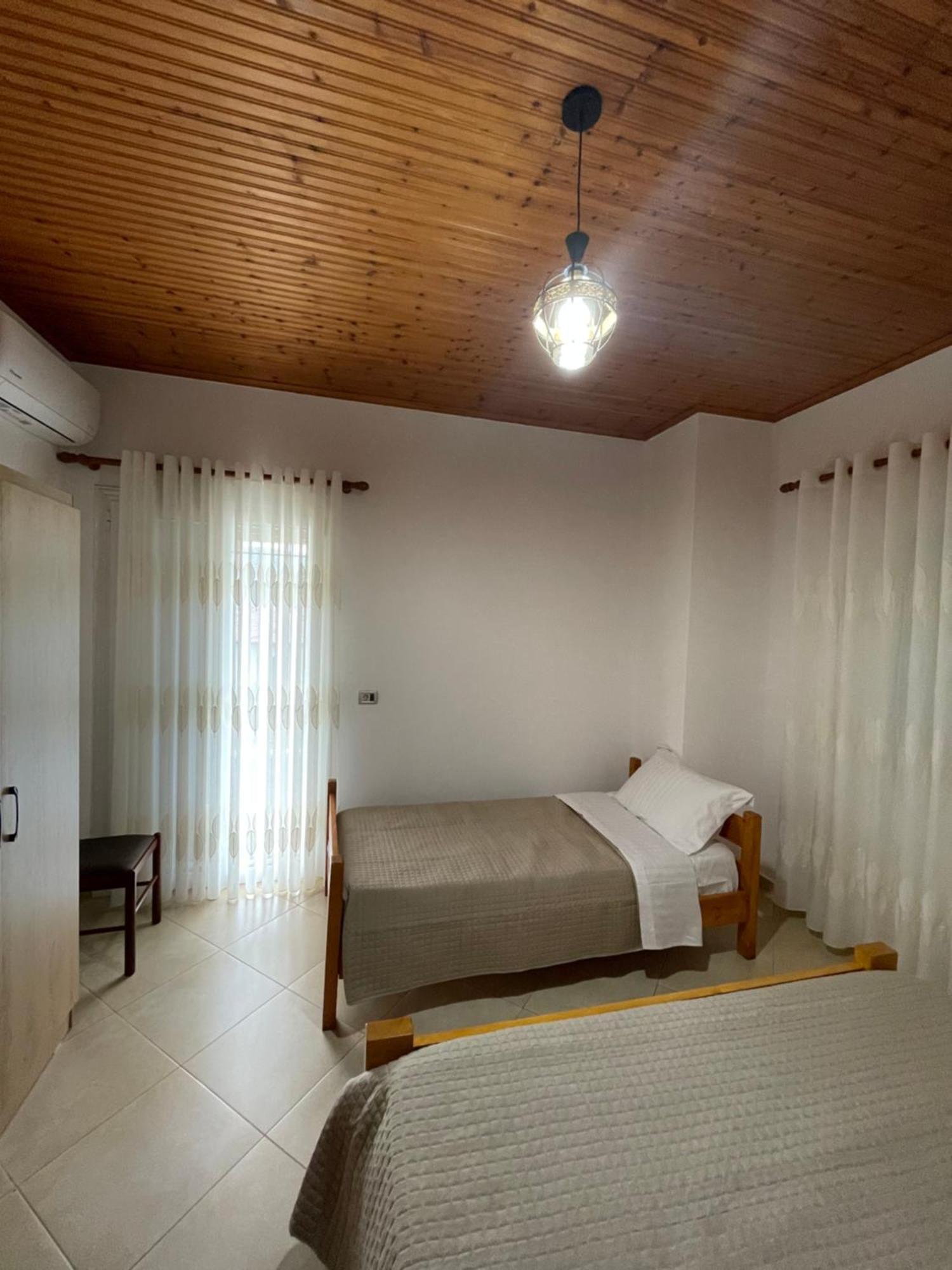 Rent Rooms Sakolli Berat Exterior foto
