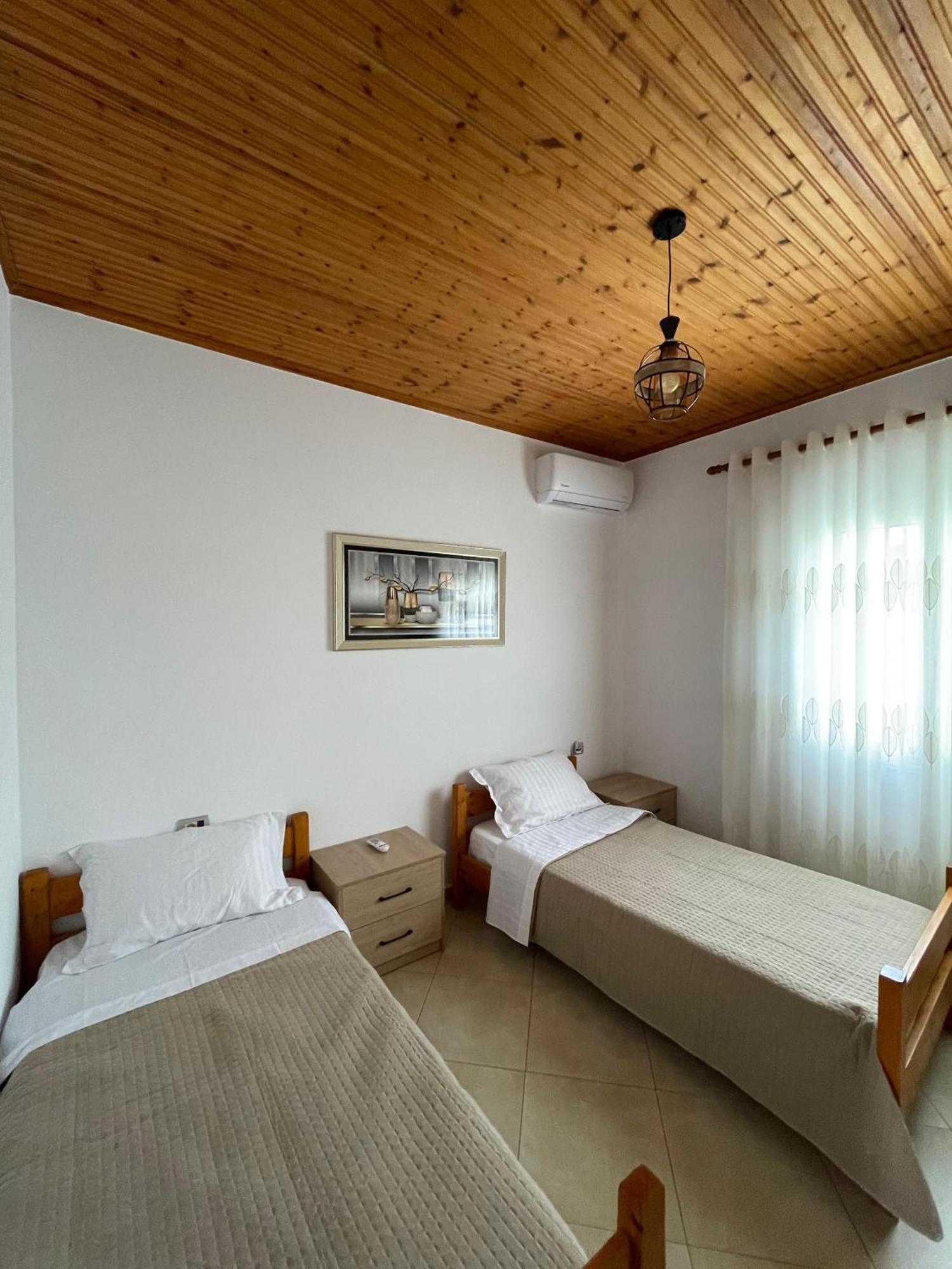 Rent Rooms Sakolli Berat Exterior foto