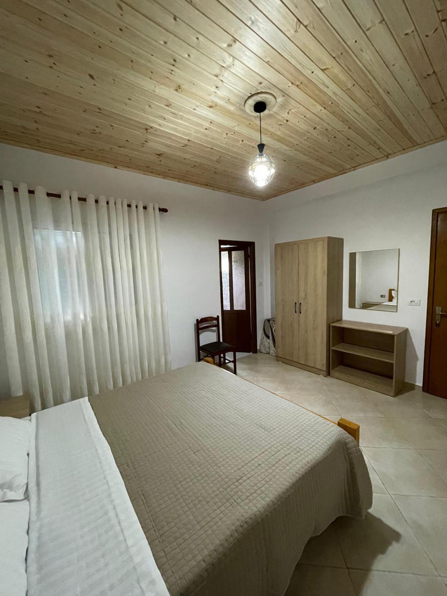 Rent Rooms Sakolli Berat Exterior foto