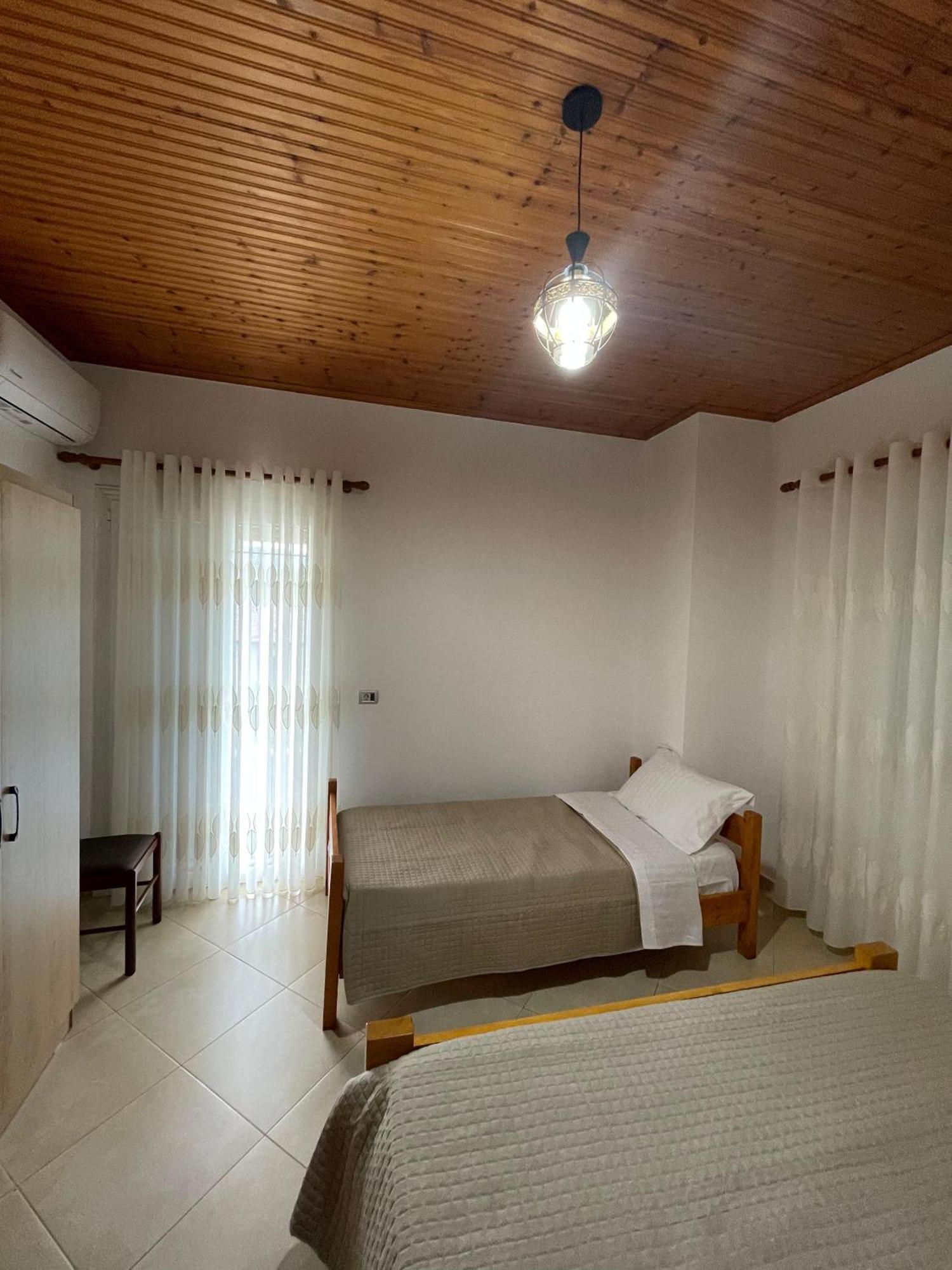 Rent Rooms Sakolli Berat Exterior foto